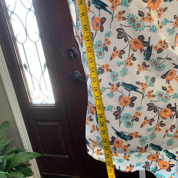 Forever 21 Parrot Print Asymmetrical Blouse Medium - Picture 7 of 9